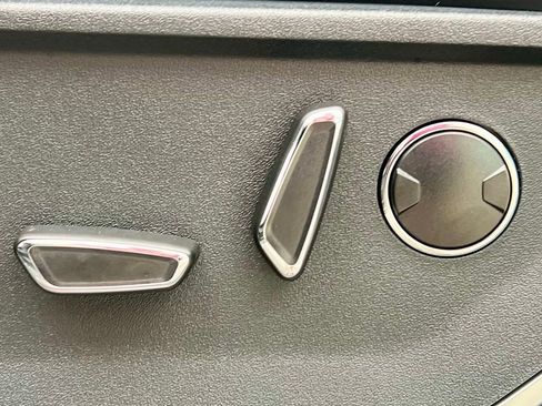 Used 2025 Ford F150 Raptor image 31