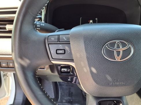 Used 2025 Toyota Camry SE FWD image 12