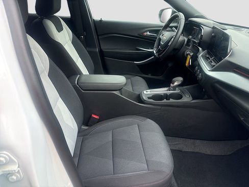 Used 2026 Chevrolet Trax RS FWD image 26
