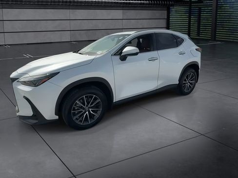 Certified 2025 Lexus NX 250 FWD w/ Towing Package (2000 Lbs) image 4