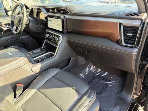 Used 2024 GMC Sierra 3500 Denali w/ Denali Reserve Package AWD/4WD image 29