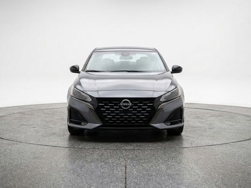 Used 2025 Nissan Altima 2.5 SR FWD image 2