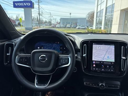 Used 2025 Volvo XC40 B5 Plus AWD/4WD image 20