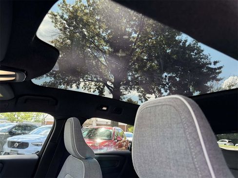 Used 2023 Volvo C40 P8 Recharge Ultimate image 22