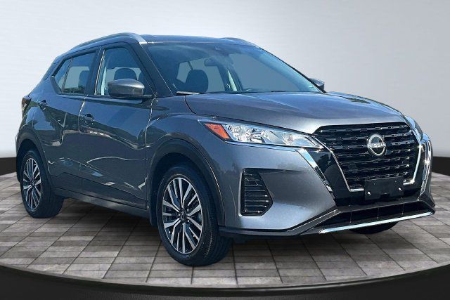 Used 2024 Nissan Kicks SV FWD image 3