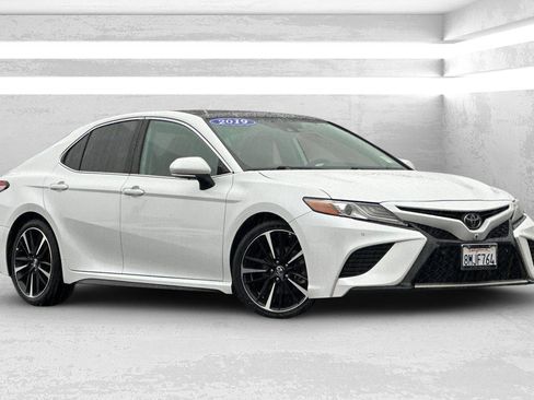 Used 2019 Toyota Camry XSE image 1