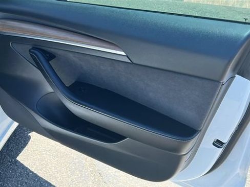 Used 2022 Tesla Model 3 RWD image 9