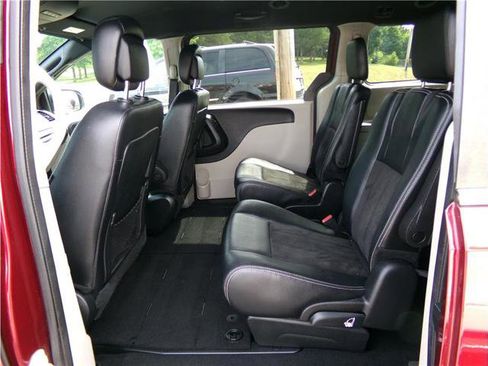 Used 2019 Dodge Grand Caravan SXT image 4