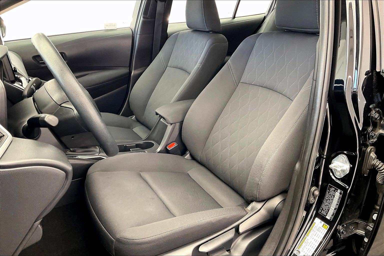 Used 2025 Toyota Corolla LE FWD image 18