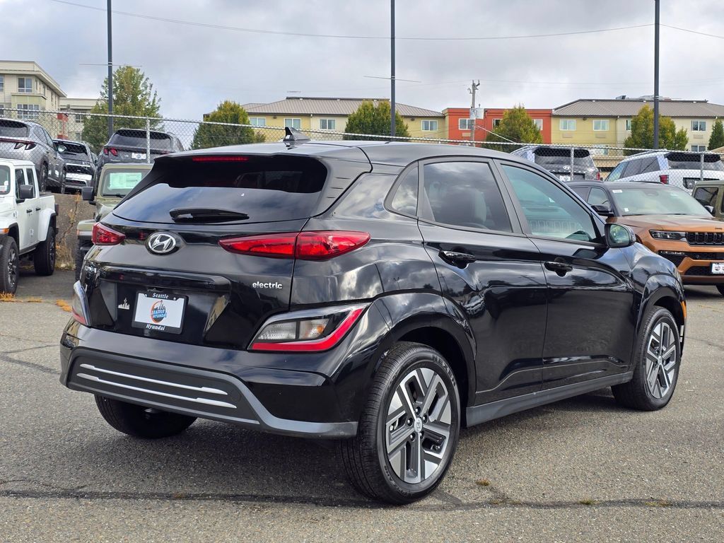 Used 2023 Hyundai Kona SE FWD image 7