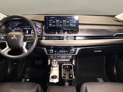 Used 2025 Mitsubishi Outlander ES image 24