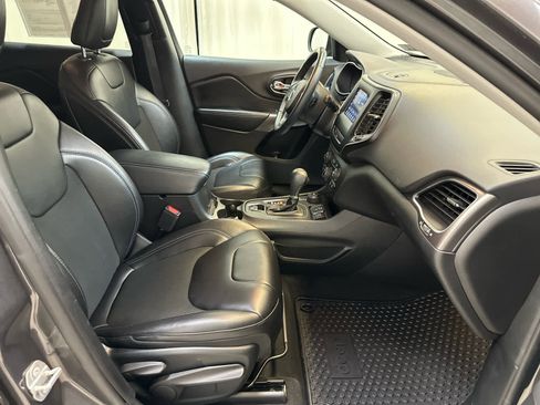 Used 2019 Jeep Cherokee Latitude Plus w/ Cold Weather Group image 13