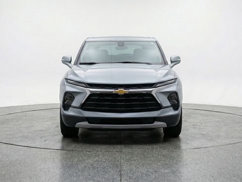 Used 2025 Chevrolet Blazer LT FWD image 2