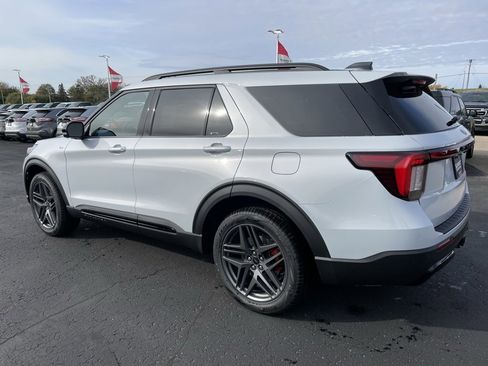 New 2026 Ford Explorer ST-Line w/ ST-Line Street Pack image 5