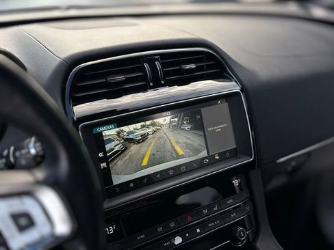 Used 2019 Jaguar F-PACE Prestige image 26