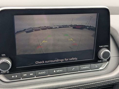 Used 2025 Nissan Rogue SV FWD image 19