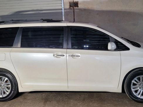 Used 2016 Toyota Sienna XLE image 8