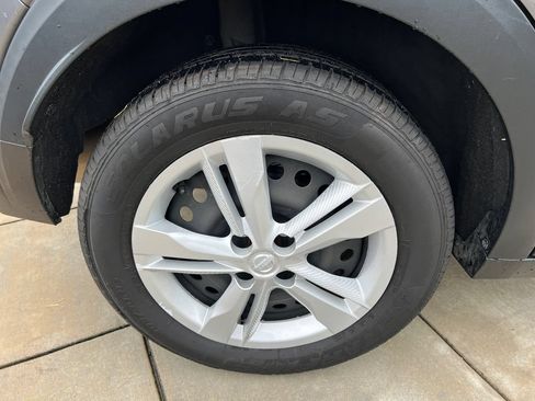 Used 2024 Nissan Kicks S FWD image 8