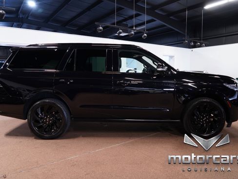 Used 2025 Lincoln Navigator Reserve w/ Jet Appearance Package image 8