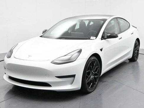 Used 2021 Tesla Model 3 Standard Range Plus RWD image 3
