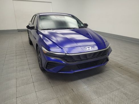 Used 2025 Hyundai Elantra Sport FWD image 14