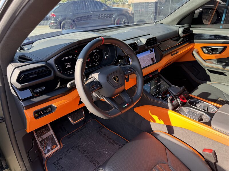 Used 2025 Lamborghini Urus SE AWD/4WD image 15