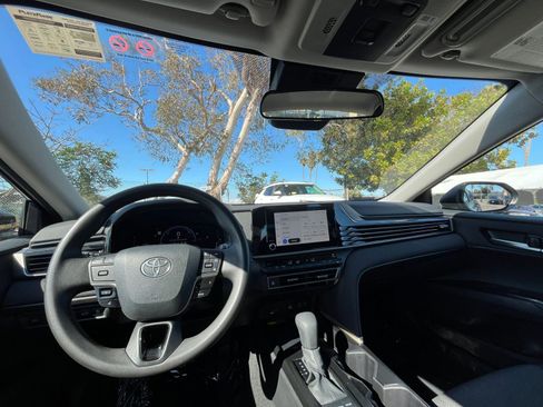 Used 2025 Toyota Camry LE image 33