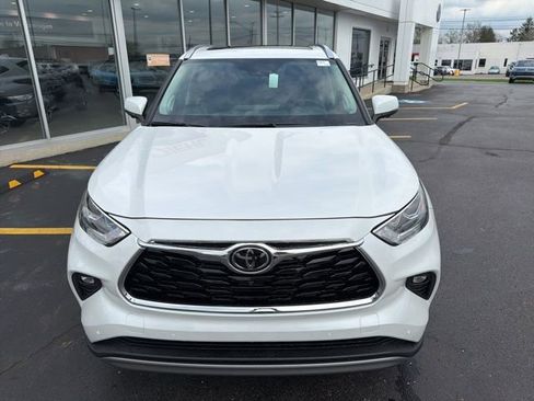 New 2026 Toyota Highlander Platinum AWD/4WD image 14