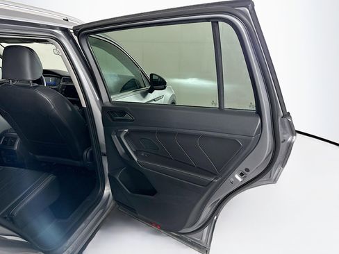 Used 2024 Volkswagen Tiguan SE image 28