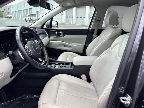 Used 2024 Kia Sorento EX w/ Panoramic Sunroof Package FWD image 18