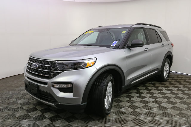 Used 2023 Ford Explorer XLT w/ Equipment Group 202A AWD/4WD image 5