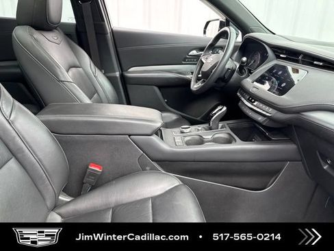 Used 2022 Cadillac XT4 Premium Luxury w/ Technology Package AWD/4WD image 11