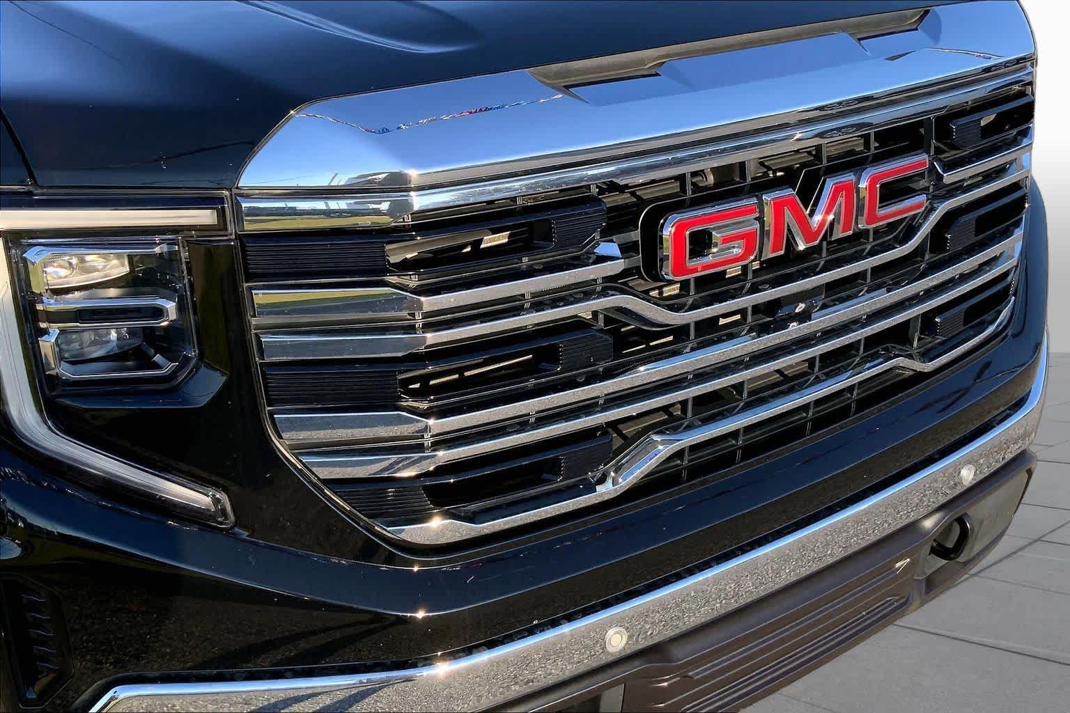 Used 2023 GMC Sierra 1500 SLT w/ SLT Premium Plus Package AWD/4WD image 27