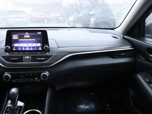 Used 2024 Nissan Altima 2.5 SV image 18