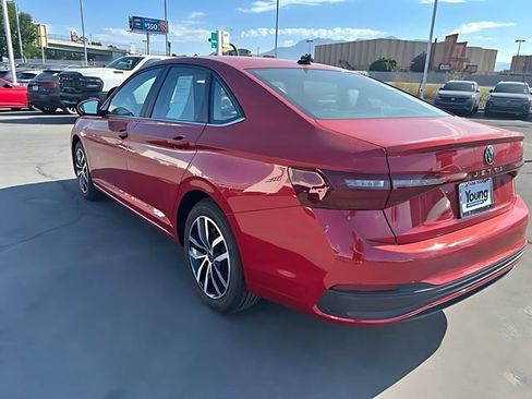 Used 2026 Volkswagen Jetta SE FWD image 5