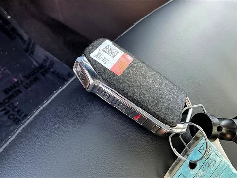 Used 2024 Kia Niro EX Touring image 10