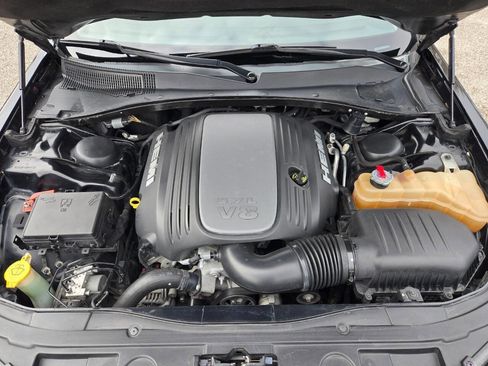 Used 2015 Chrysler 300 C image 9