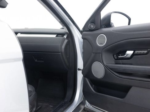 Used 2017 Land Rover Range Rover Evoque SE image 28