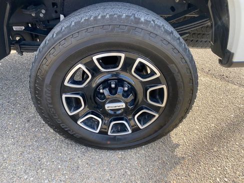 Used 2025 Ford F250 Platinum image 29