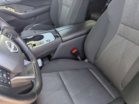 Used 2024 Nissan Rogue SV FWD image 16