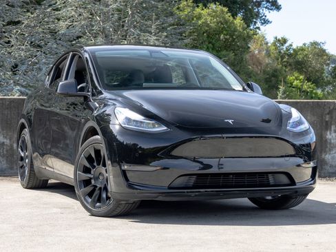 Used 2021 Tesla Model Y Long Range image 6