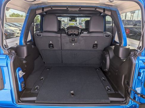 New 2026 Jeep Wrangler Unlimited Rubicon w/ Xtreme 35 Tire Package AWD/4WD image 13