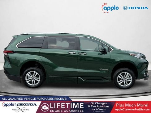 Used 2026 Toyota Sienna Limited FWD image 2