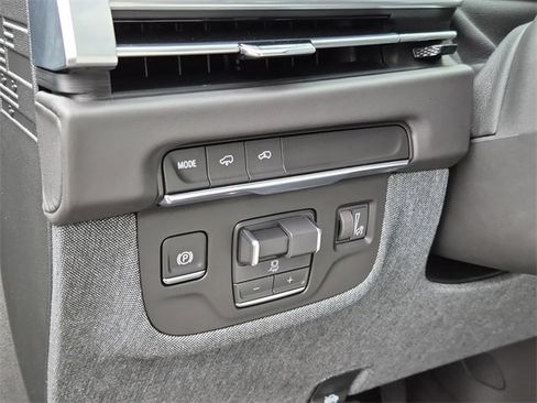 Certified 2026 Cadillac Escalade Platinum Luxury image 25