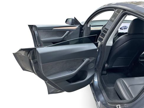 Certified 2023 Tesla Model Y AWD image 10