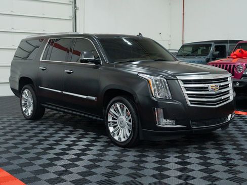 Used 2016 Cadillac Escalade ESV Platinum AWD/4WD image 11