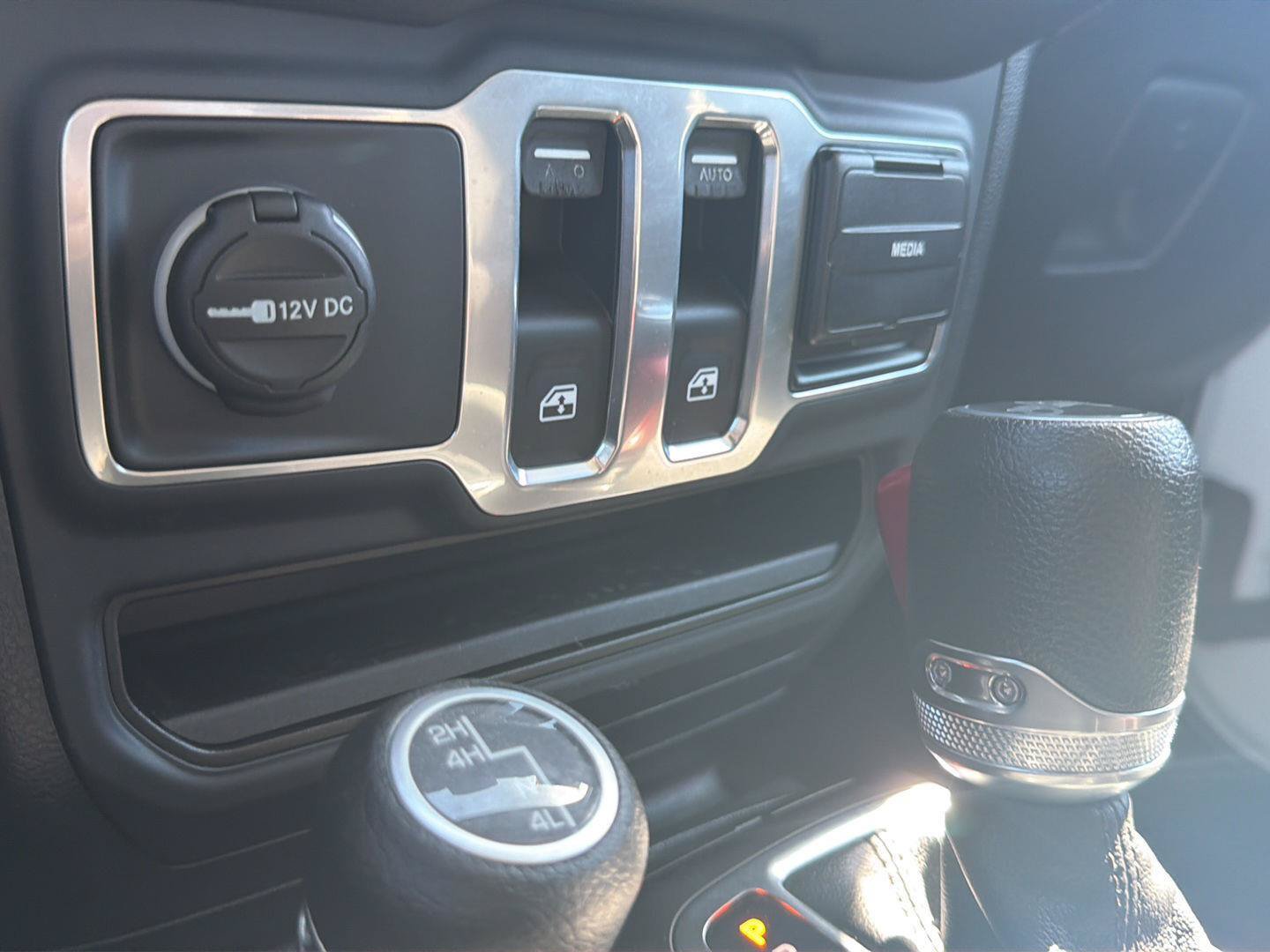 Used 2018 Jeep Wrangler Sport AWD/4WD image 16