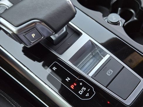 Certified 2022 Audi Q8 Premium Plus w/ Premium Plus Package image 24