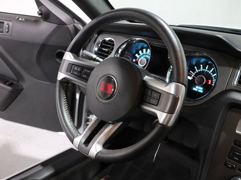 Used 2013 Ford Mustang GT RWD image 11