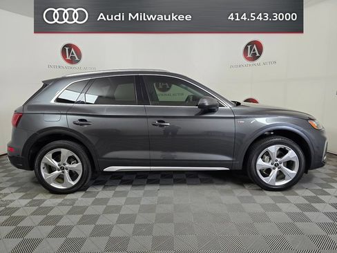 Used 2023 Audi Q5 2.0T Premium Plus w/ Premium Plus Package AWD/4WD image 3